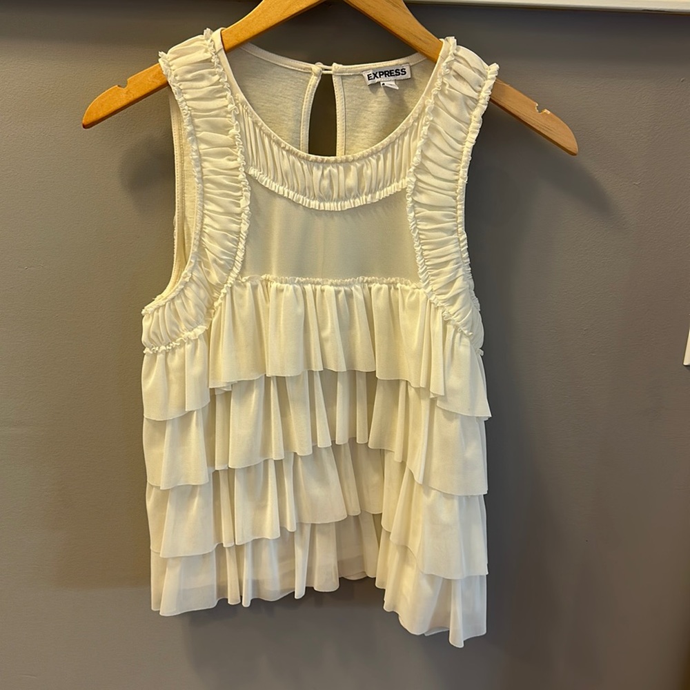 Express XS 4 tiered blouse in cream sleeveless in perfect condition
